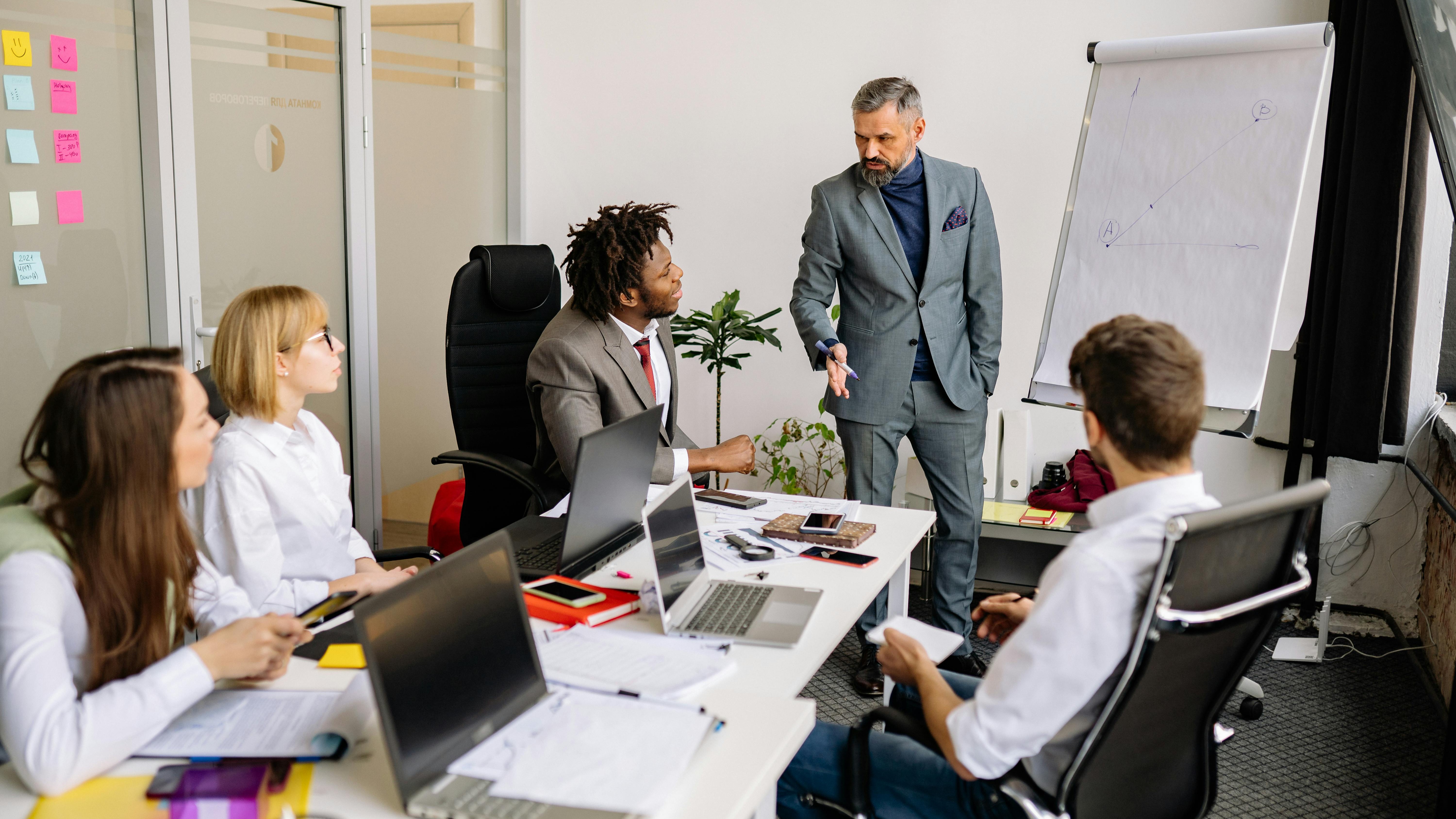 Quando seus sistemas não se falam: como parar de depender de planilha e copiar/colar
